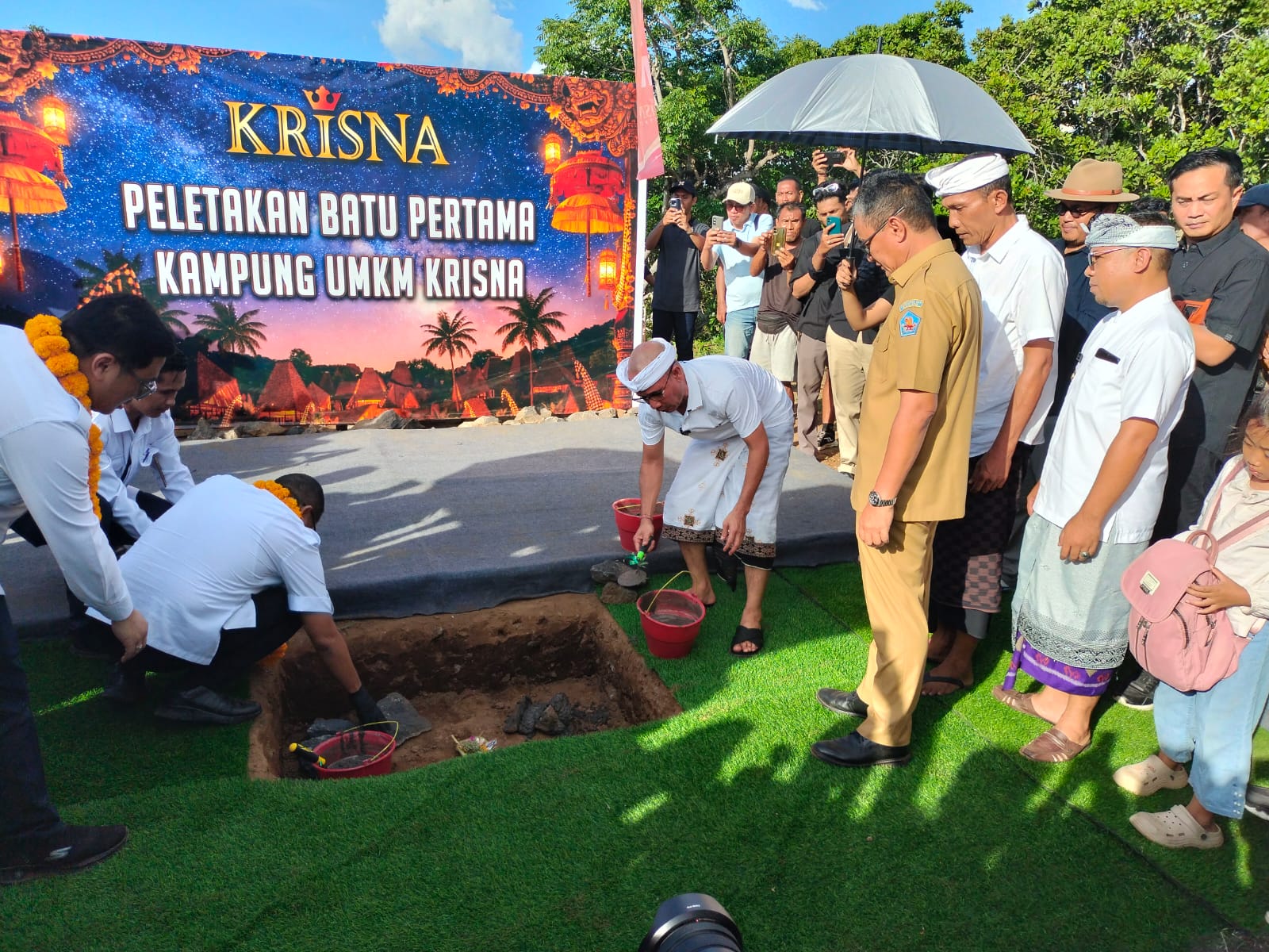 40_peletakan-batu-pertama-kampung-umkm-krisna-di-dencarik-dorong-penguatan-ekonomi-lokal_2026-04-06-20-37-48
