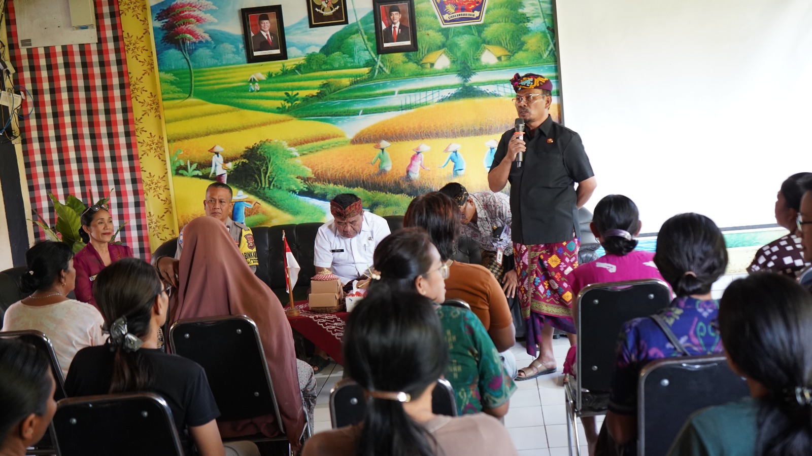 79_kelurahan-penarukan-dan-desa-poh-bergong-jadi-pilot-project-digitalisasi-data-bansos-di-buleleng_2026-06-04-14-24-07